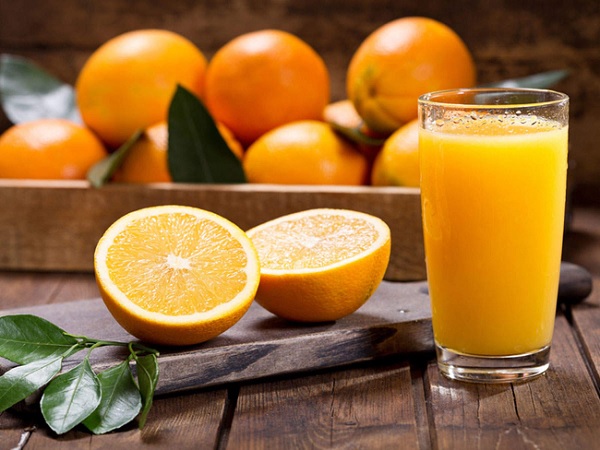 Đau dạ dày có nên uống nước cam